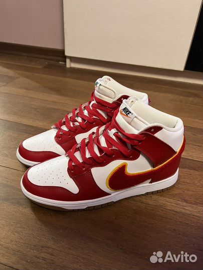 Nike Dunk High Chenille Swoosh