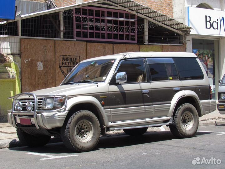 Лобовое стекло на Mitsubishi Pajero