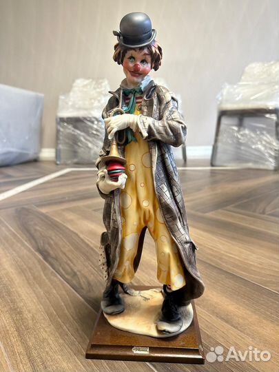 Статуэтка клоун Джузеппе Армани