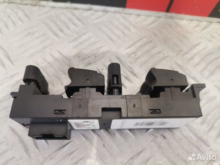 Блок управления стеклоподъемниками Volkswagen Golf