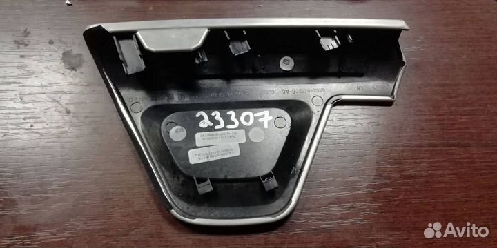 Декоративная накладка торпедо левая Land Rover 4