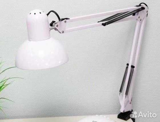 Кушетка, лампа, пылесос, подставка