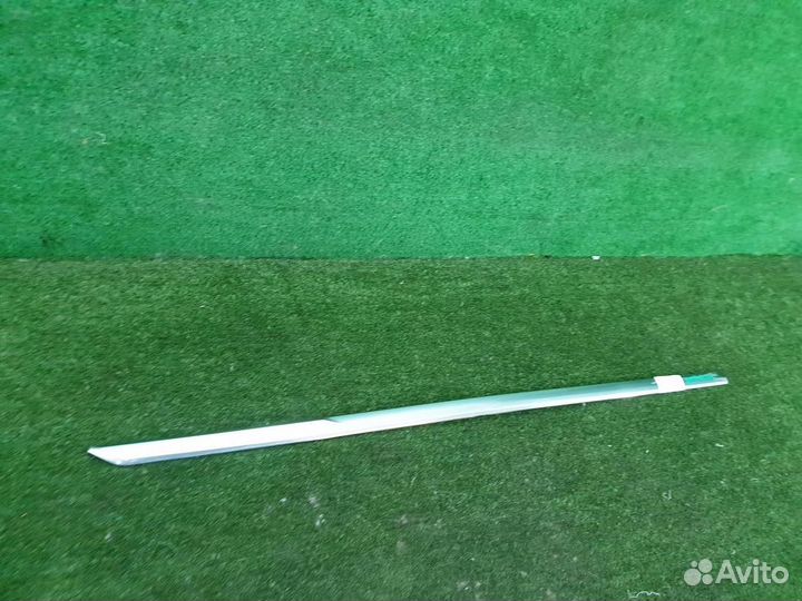 Накладка двери передняя левая Cadillac XT5 (2016-н