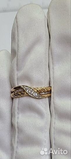 Золотое кольцо с камнем 17р