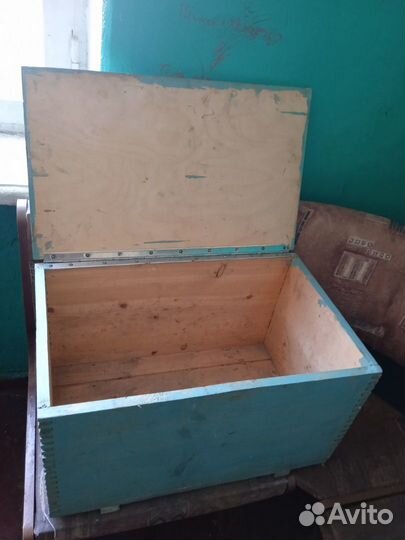 Деревянный ящик с крышкой