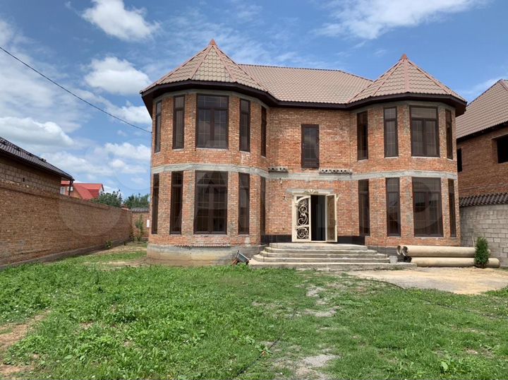 Коттедж 384 м² на участке 8 сот.