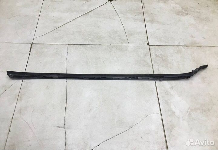 Молдинг лобового стекла правый Toyota Highlander