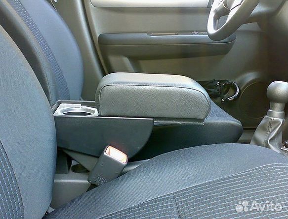 Подлокотник Suzuki Swift 2004-2010 / SX-4 2007-13