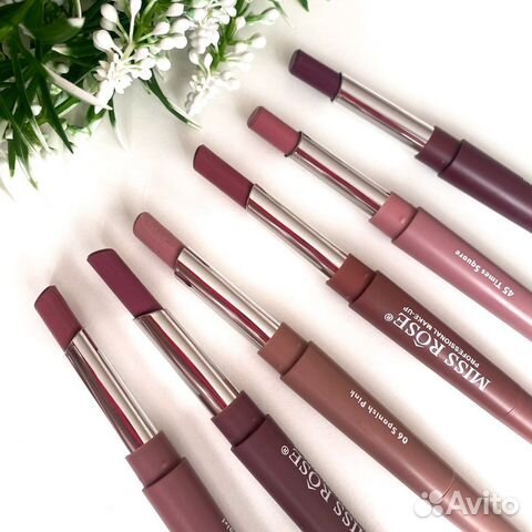 Матовая помада нюдовая