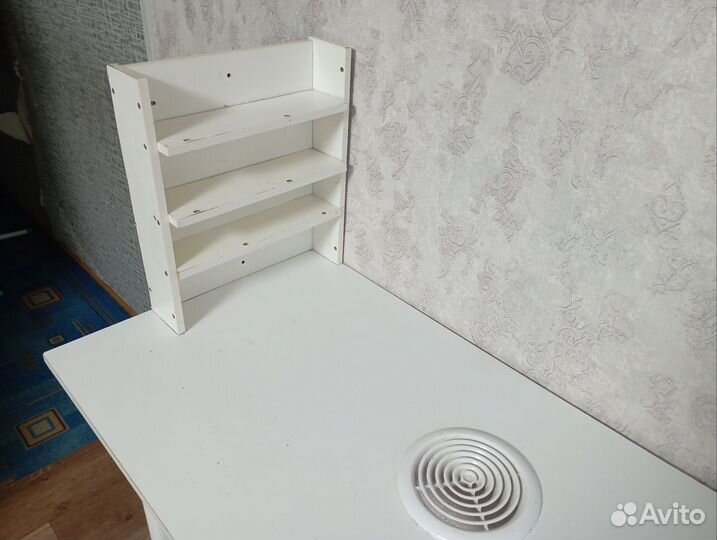 Маникюрный стол бу