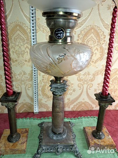 Старинная керосиновая лампа