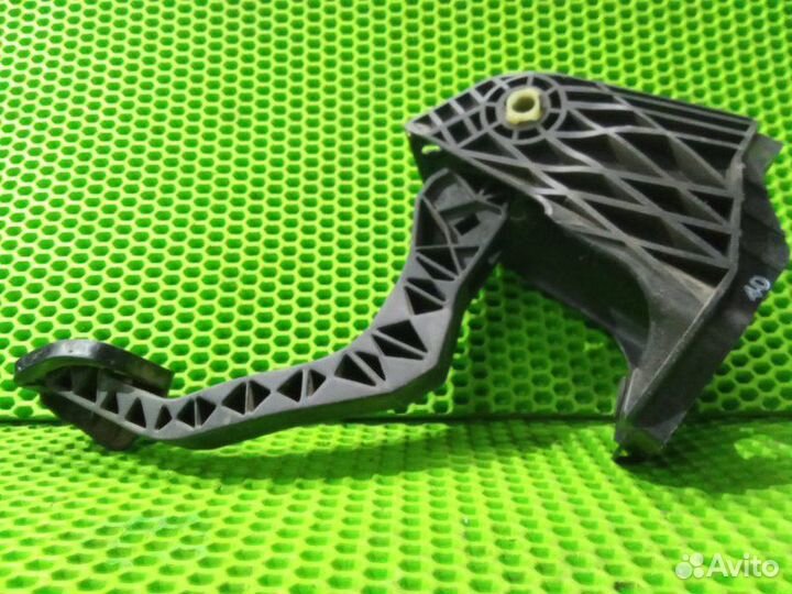 Педаль сцепления Volkswagen Polo