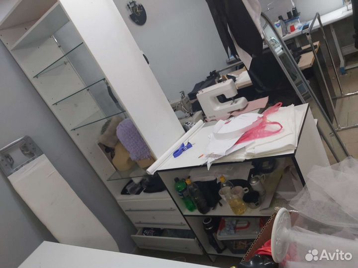 Зеркало для примерочной, шкаф витрина и ресепшн