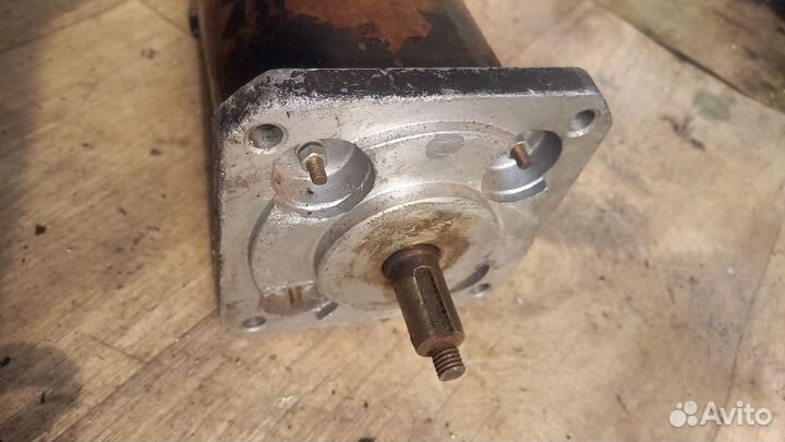 Электродвигатель подачи