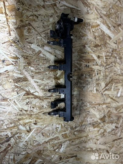 Топливная рампа Ford Focus 3 1.6 -125 лс