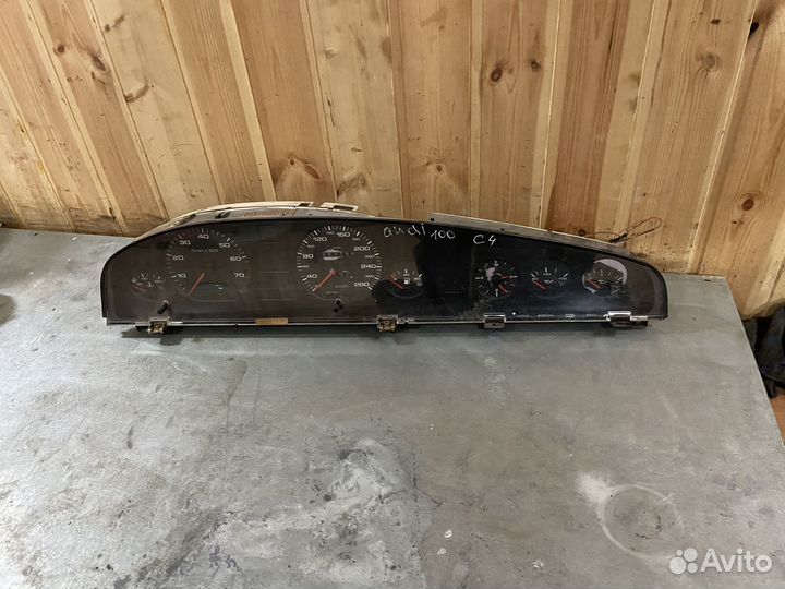 Панель приборов Audi 100