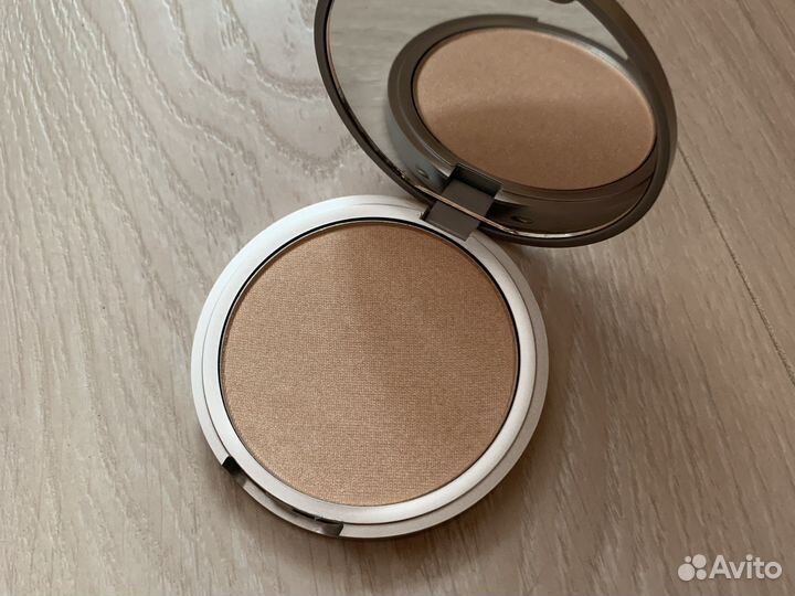 Пудра, хайлайтер, бронзер для лица