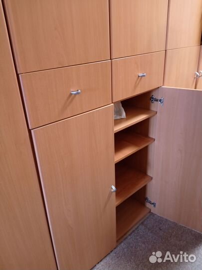 Стенка в прихожую бу