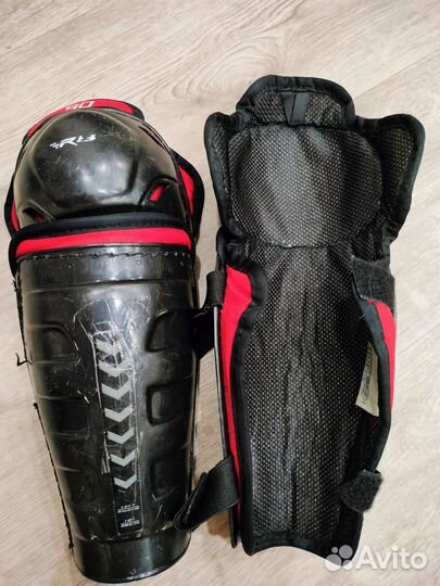 Щитки хоккейные 10