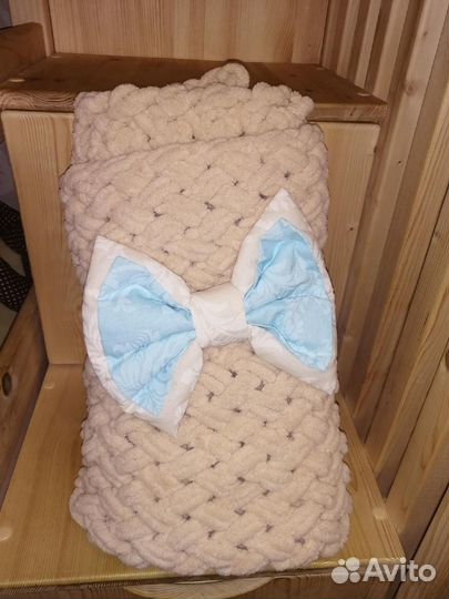 Плед на выписку вязаный