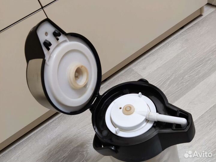 Помповый термос Regent Inox geizer 2 литра