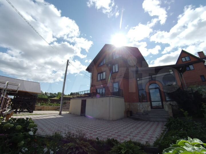 Коттедж 610 м² на участке 18 сот.