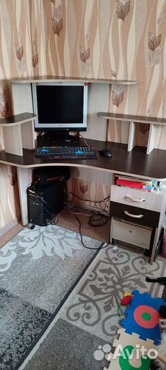 Компьютерный стол