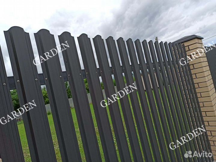 Металлический штакетник для забора. Евроштакетник