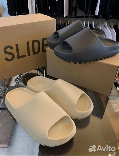 Тапочки yeezy slide летние черные / бежевый