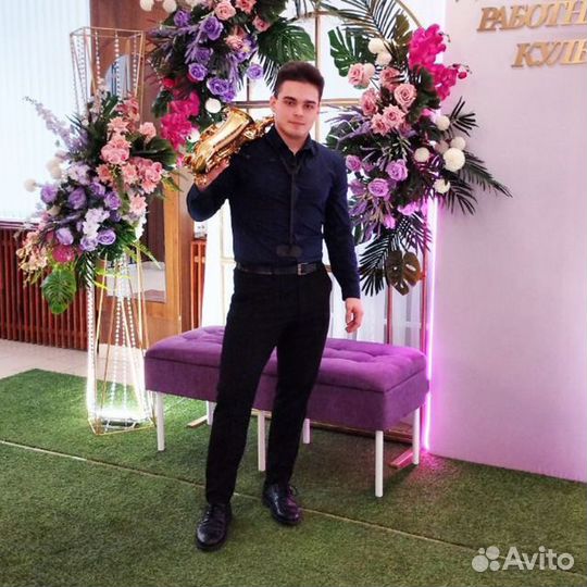 Саксофонист на праздник