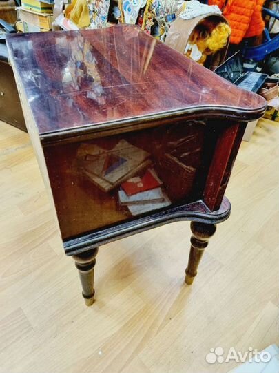 Прикроватная тумба, размер высота 55 см, ширина 55