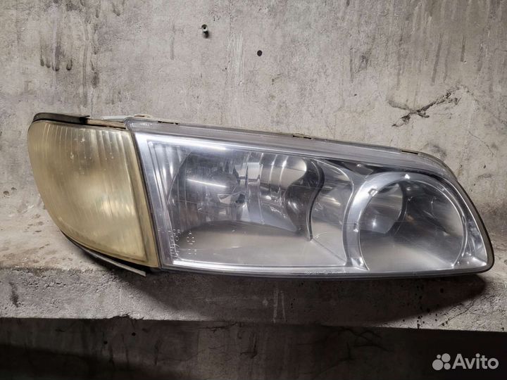 Передняя правая фара Hyundai Starex