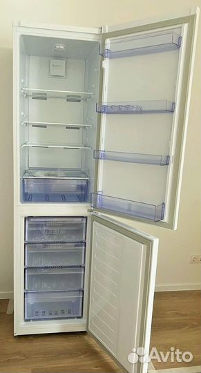 Холодильник Beko rcnk 335K00W