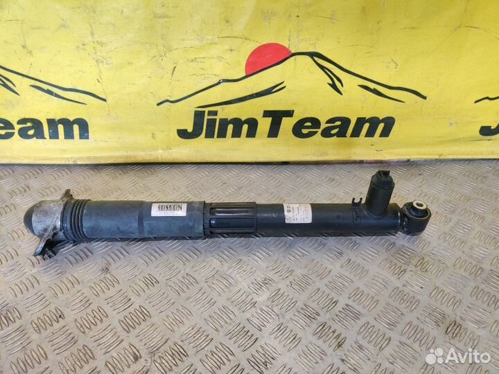 Амортизатор задний Volkswagen Passat Variant B8