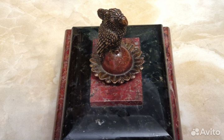 Шкатулка из камня с бронзой