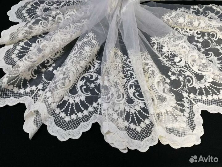 Красивый тюль с нежной ажурной вышивкой