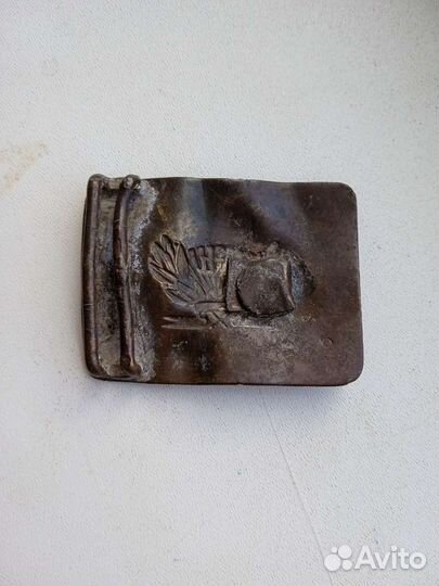 Школьная пряжка