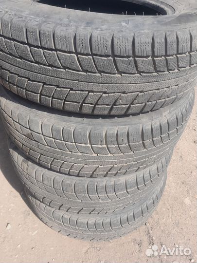 Triangle Snowlink TWT02 215/70 R16