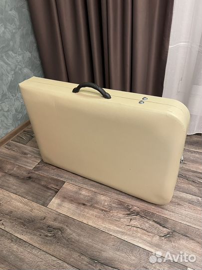 Массажная кушетка с вырезом