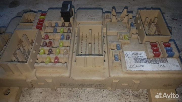 Монтажный блок Ford Focus