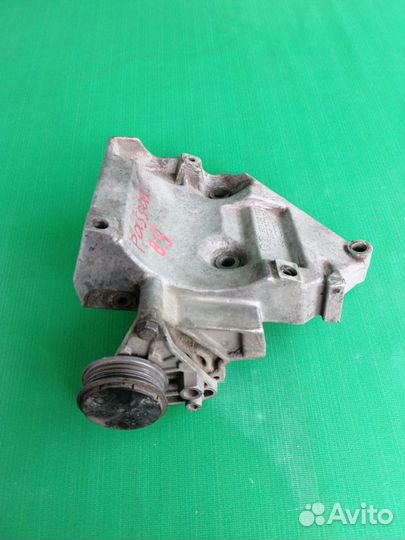 Кронштейн компрессора кондиционера VW Passat B5