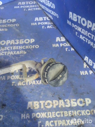 Заливная горловина бензобака Mitsubishi Pajero 3