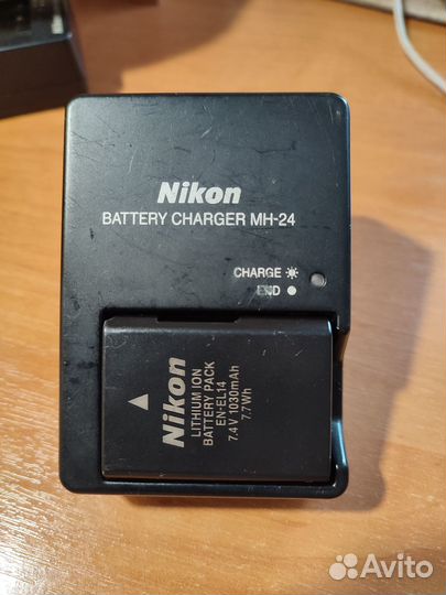 Зарядное устройство и батарея на Nikon d5100