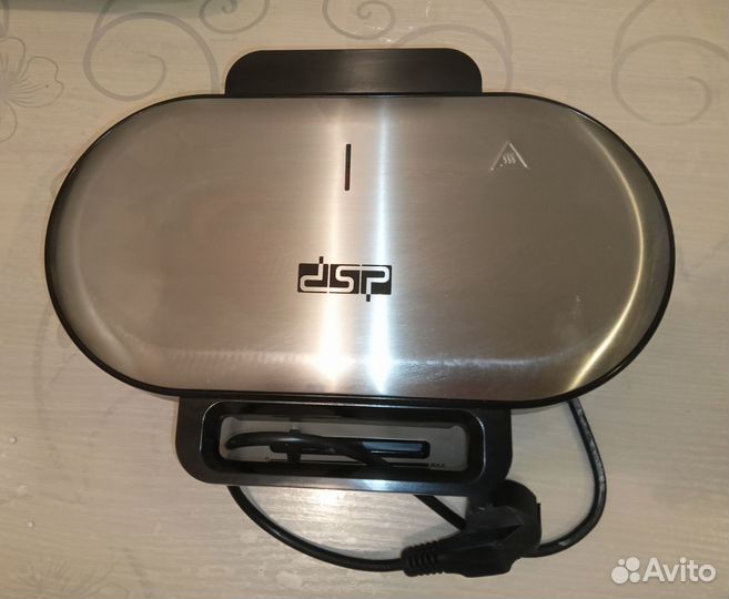 Электрическая вафельница новая