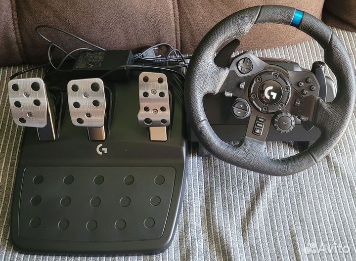 Игровой руль Logitech G923