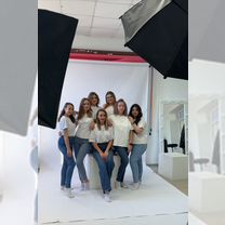 Визажист бровист