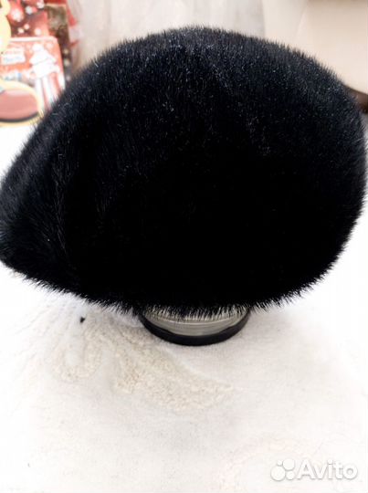Мужская шапка из нерпы с козырьком