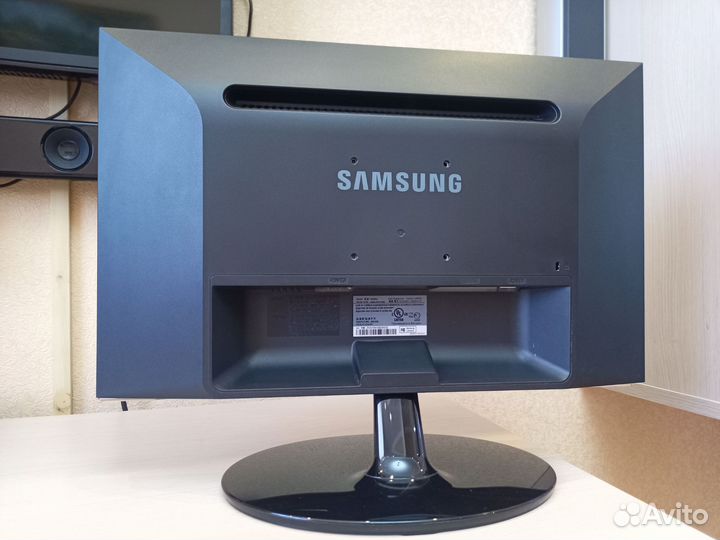 Монитор Samsung 20