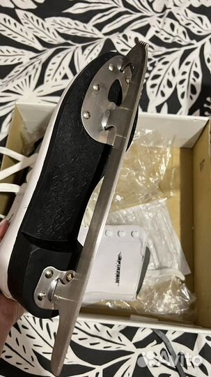 Коньки женские