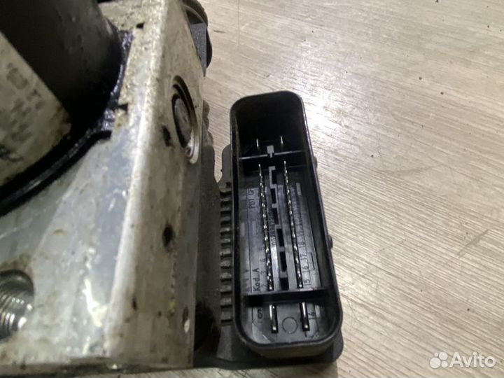 Блок ABS (насос) Volkswagen Jetta V (2005—2011) 1K